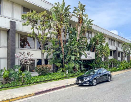2001 S Barrington Ave, Los Angeles, CA à louer - Photo de l’immeuble – Image 3 sur 9