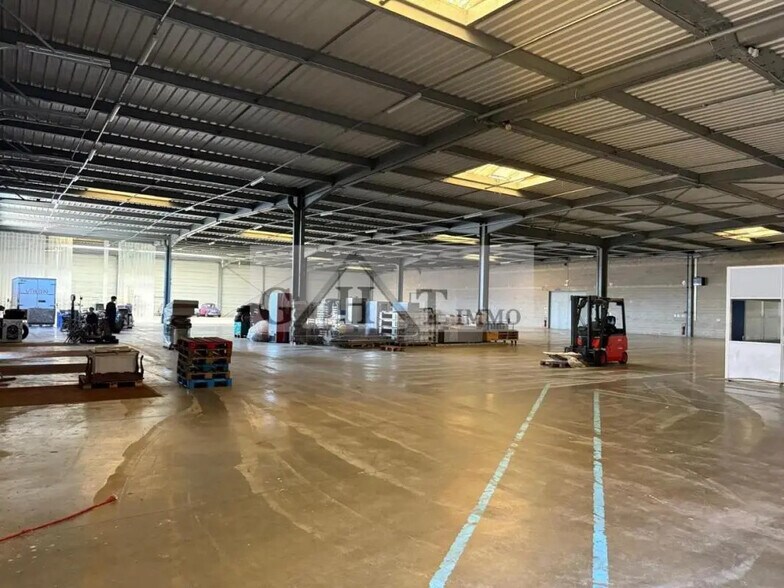 Industriel/Logistique dans Égly à louer - Photo de l’immeuble – Image 1 sur 6