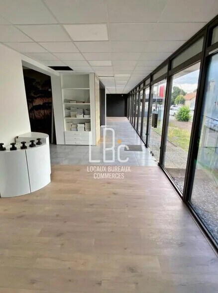 Local commercial dans Rezé à louer - Photo de l’immeuble – Image 3 sur 12