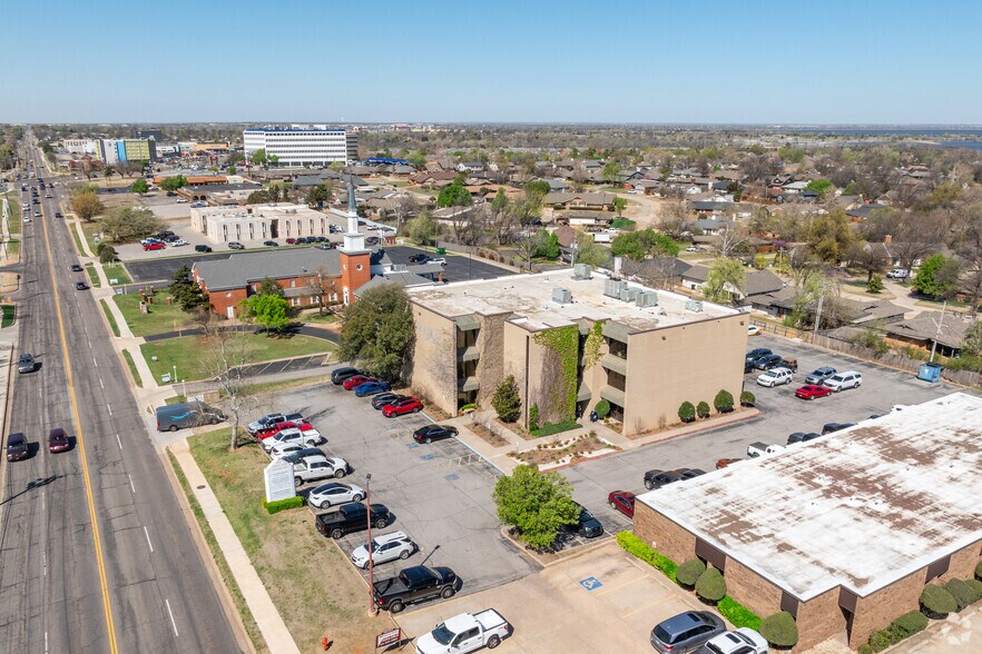3727 NW 63rd St, Oklahoma City, OK à louer - Aérien – Image 3 sur 6