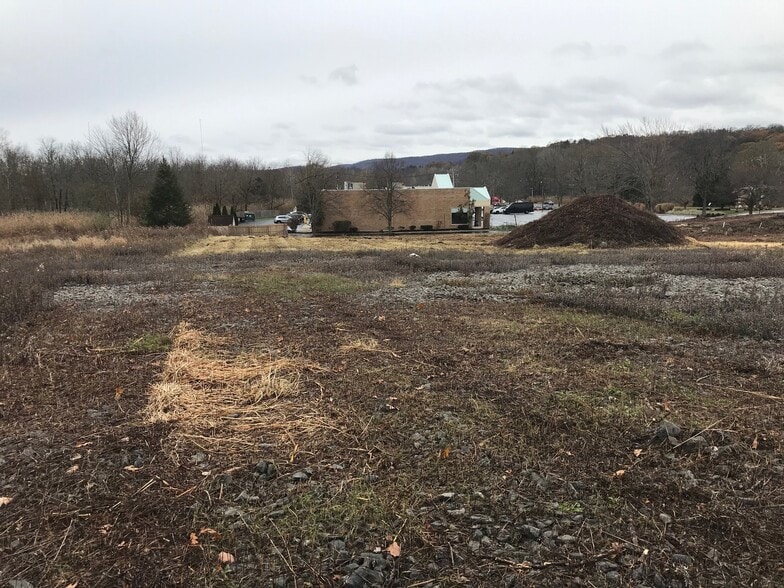 1649 Route 202, Pomona, NY à louer - Photo de l’immeuble – Image 3 sur 9