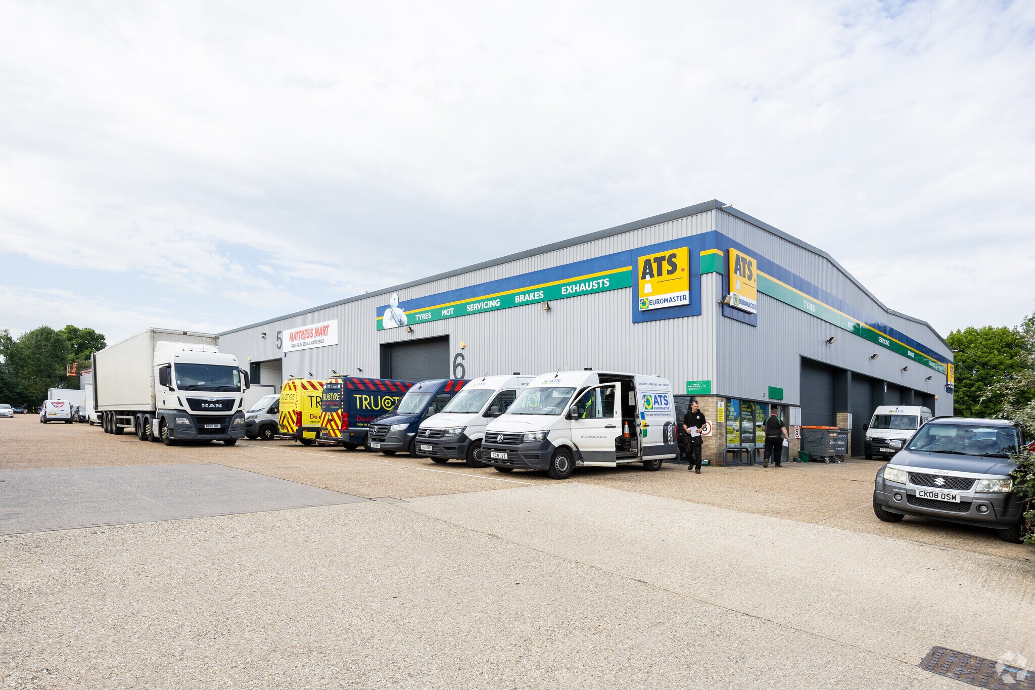 Cobham Way, Crawley à louer Photo principale– Image 1 sur 9