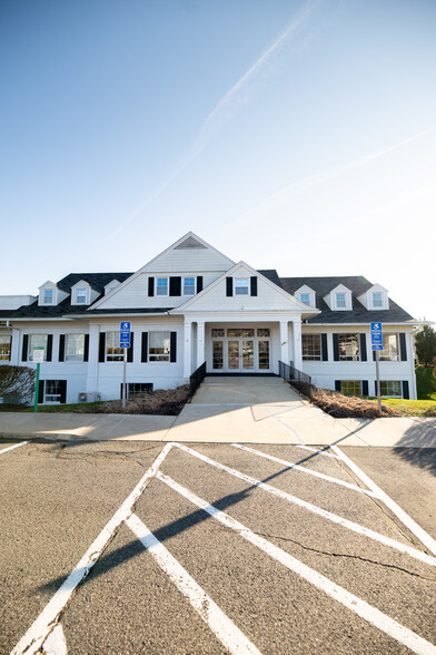 286 Maple Ave, Cheshire, CT à louer - Photo de l’immeuble – Image 3 sur 12