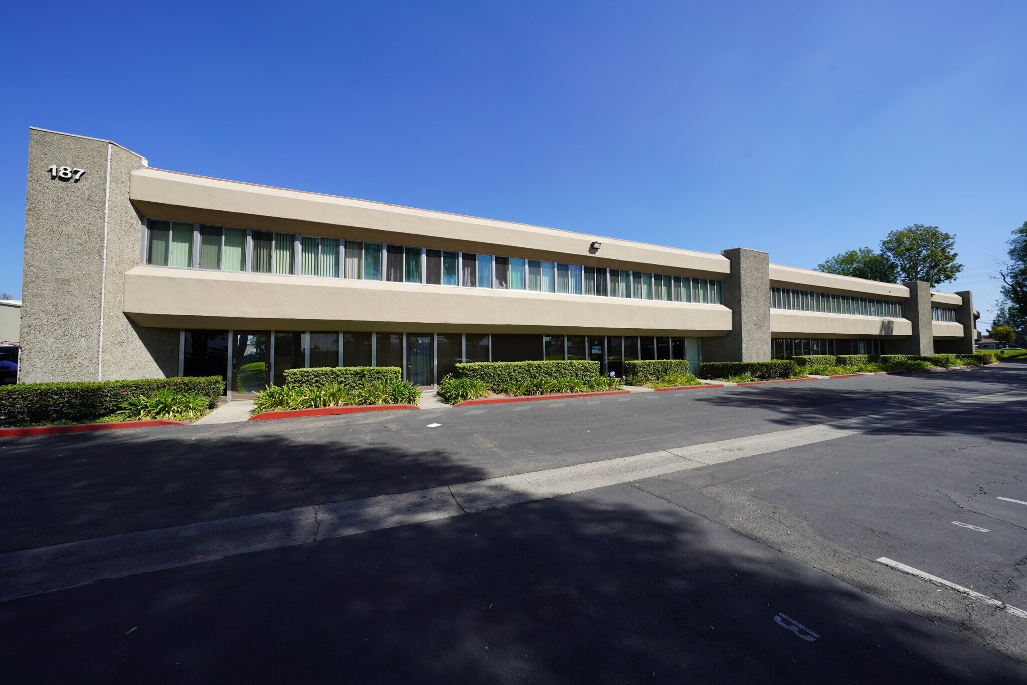 175 W Orangethorpe Ave, Placentia, CA à louer Photo principale– Image 1 sur 4