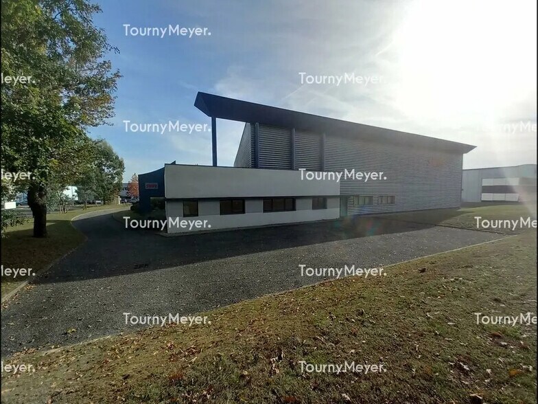 Local d’activités dans Sainte-Luce-sur-Loire à louer - Photo de l’immeuble – Image 1 sur 10