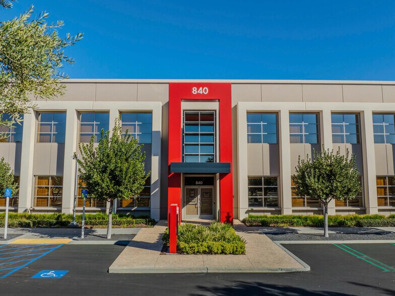 680 N McCarthy Blvd, Milpitas, CA à louer - Photo de l’immeuble – Image 2 sur 14