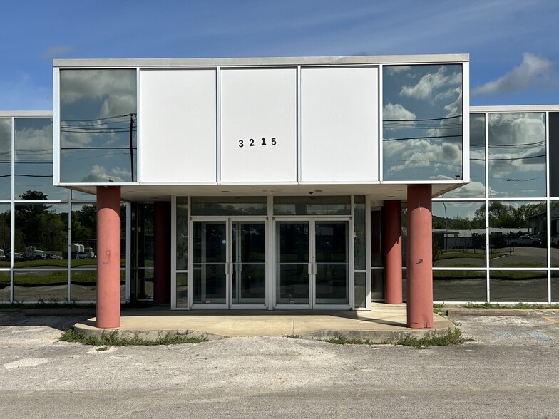 3215 W Oak St, Palestine, TX à louer - Photo de l’immeuble – Image 2 sur 54
