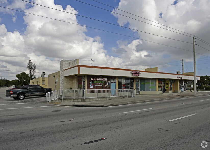 487-499 NE 167th St, Miami, FL à louer - Photo de l’immeuble – Image 2 sur 12