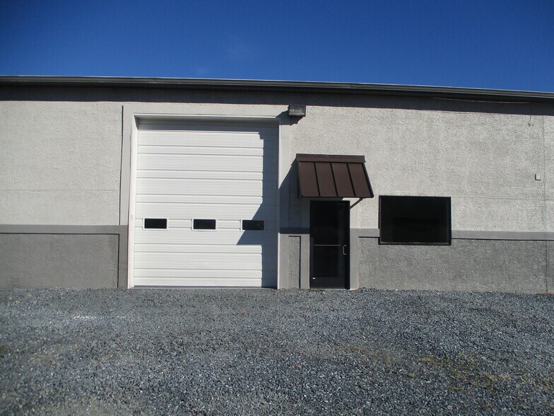 5477 Mauser St, Laurys Station, PA à louer - Photo de l’immeuble – Image 1 sur 8