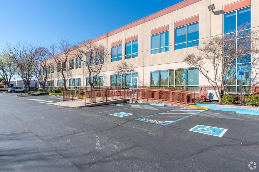 2450 Del Paso Rd, Sacramento, CA à louer - Photo de l’immeuble – Image 2 sur 7