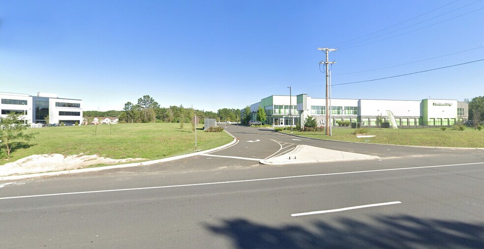165 Route 70, Toms River, NJ à louer - Photo de l’immeuble – Image 2 sur 4