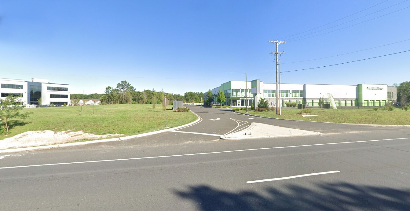 165 Route 70, Toms River, NJ à louer Photo de l’immeuble– Image 1 sur 4