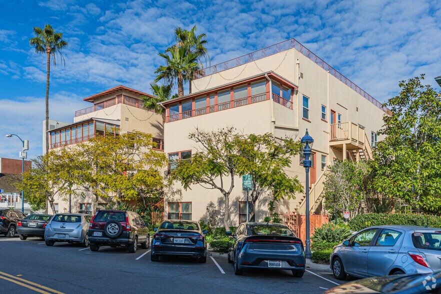 712 Cedar St, San Diego, CA à vendre - Photo de l’immeuble – Image 2 sur 5