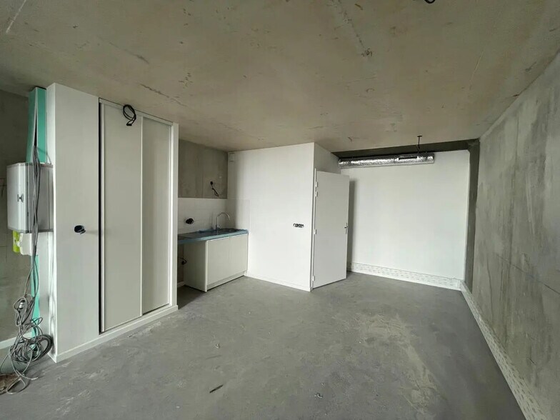 Local d’activités dans Vitry-sur-Seine à louer - Photo de l’immeuble – Image 2 sur 4