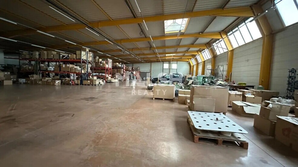 Local d'activités dans Saint-André-de-Corcy à vendre - Photo intérieure – Image 2 sur 10