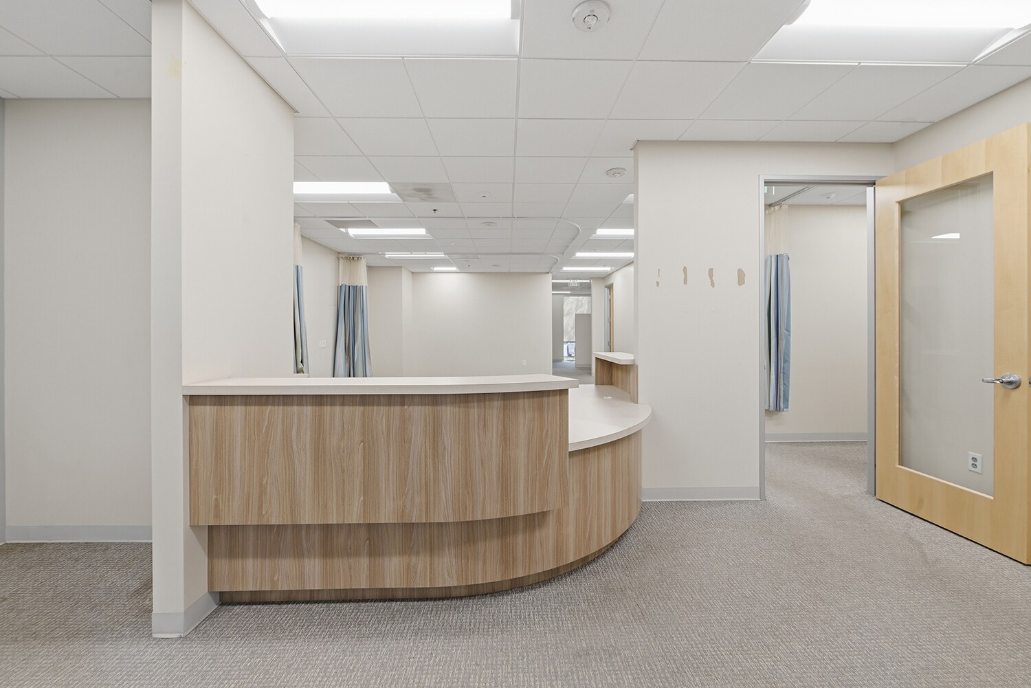 6010 Hidden Valley Rd, Carlsbad, CA à louer Photo intérieure– Image 1 sur 12