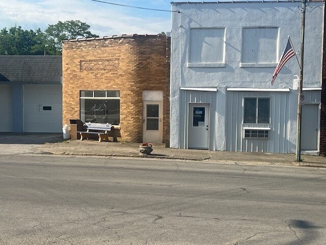 102 Main st, Hillsboro, IN à vendre - Photo de l’immeuble – Image 2 sur 9