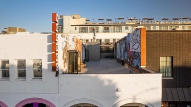 62-66 Windward Ave, Venice, CA à louer Photo de l’immeuble– Image 2 sur 4