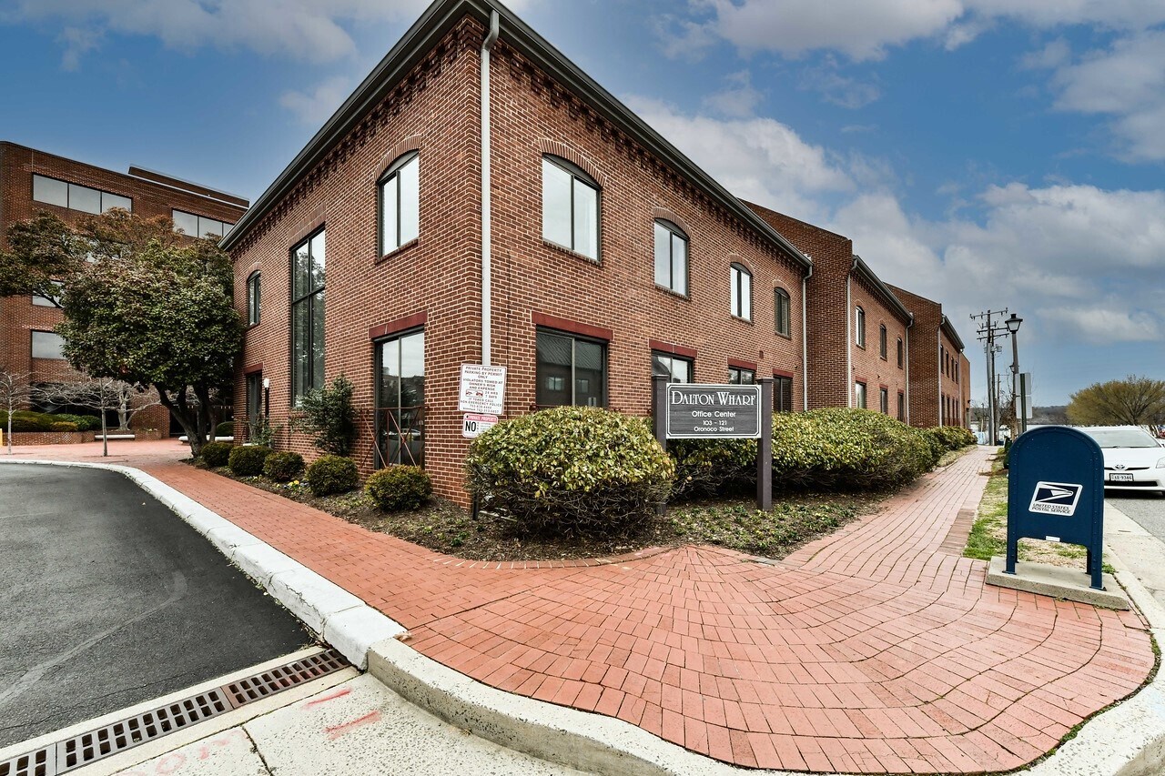 105 Oronoco St, Alexandria, VA à louer Photo de l’immeuble– Image 1 sur 9