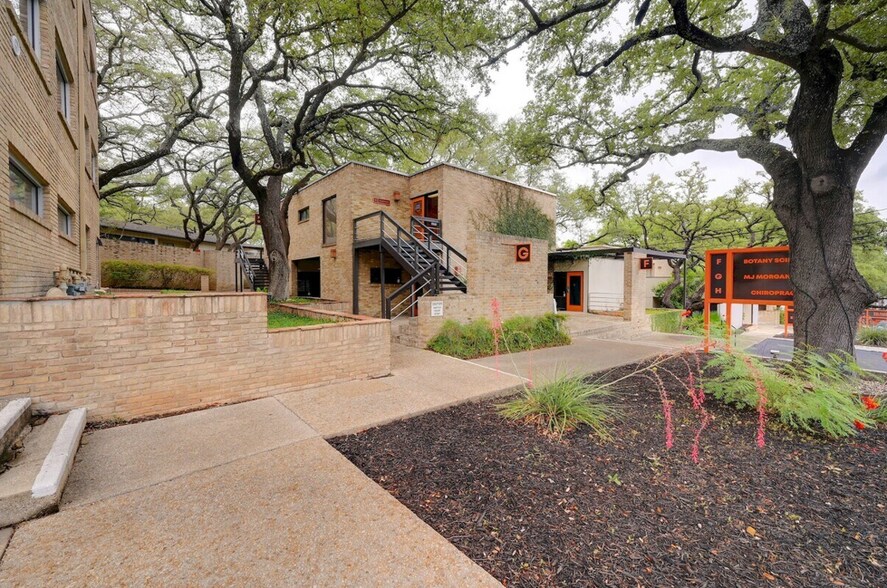 8647 Wurzbach Rd, San Antonio, TX à louer - Photo de l’immeuble – Image 1 sur 23