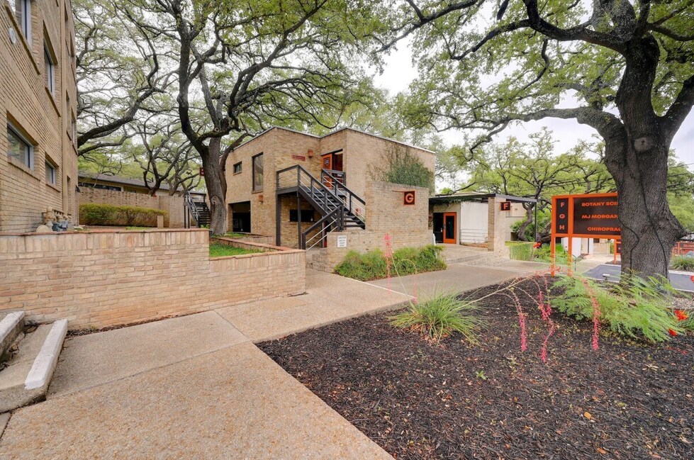 8647 Wurzbach Rd, San Antonio, TX à louer Photo de l’immeuble– Image 1 sur 24