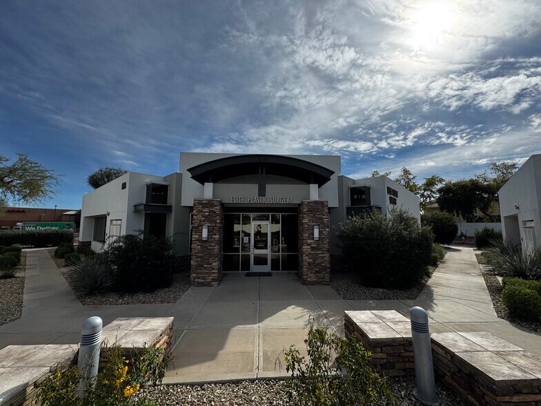 10910 N Tatum Blvd, Phoenix, AZ à louer - Photo de l’immeuble – Image 1 sur 6