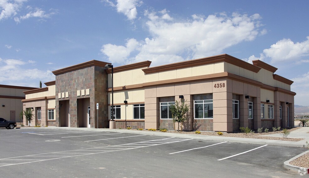 4354-4358 W Cheyenne Ave, North Las Vegas, NV à louer - Photo de l’immeuble – Image 2 sur 13