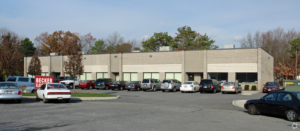 131 Gary Way, Ronkonkoma, NY à louer - Photo principale – Image 2 sur 12