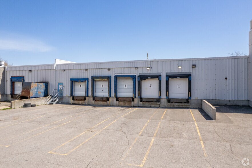 3695 Aut des Laurentides (A-15) Desste E, Laval, QC à louer - Photo de l’immeuble – Image 2 sur 3