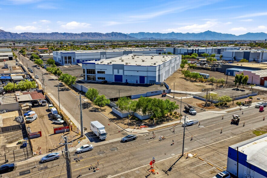 425 E Buckeye Rd, Phoenix, AZ à louer - Photo de l’immeuble – Image 2 sur 5