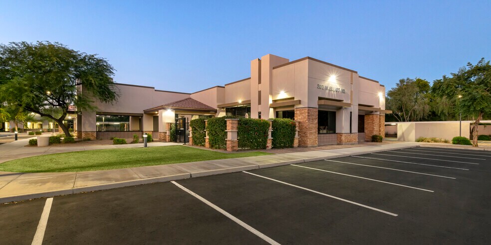 303 W Elliot Rd, Tempe, AZ à louer - Photo de l’immeuble – Image 2 sur 4