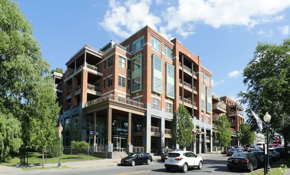 262-268 Broadway, Saratoga Springs, NY à vendre - Photo principale – Image 1 sur 110