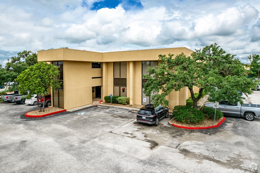 12521 Nacogdoches Rd, San Antonio, TX à louer - Photo principale – Image 1 sur 14