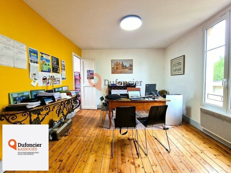 Bureau dans Poitiers à louer - Photo de l’immeuble – Image 1 sur 6