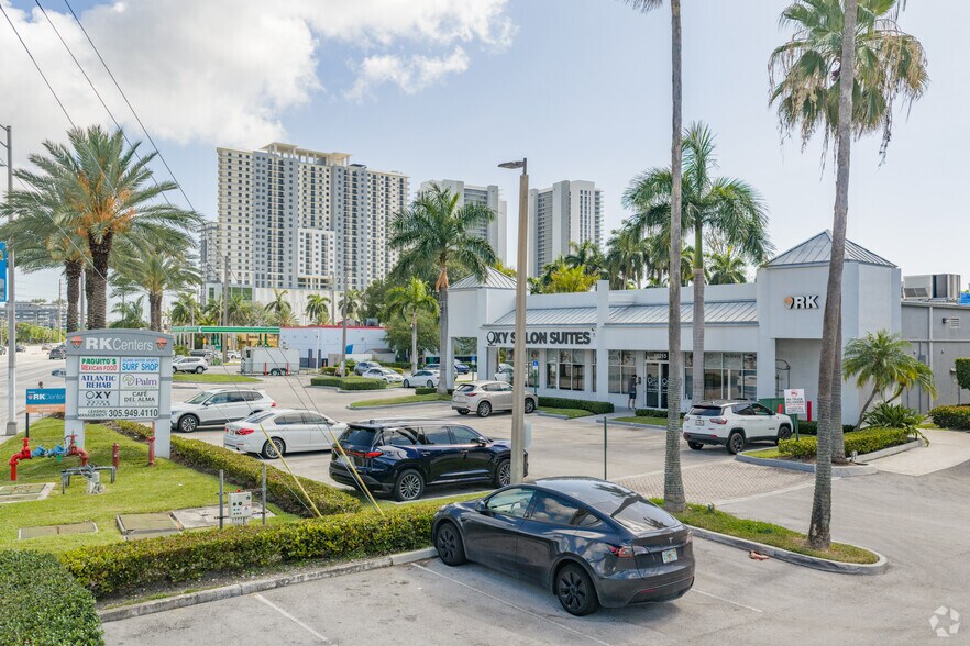 16215-16295 Biscayne Blvd, North Miami Beach, FL à louer - Photo de l’immeuble – Image 2 sur 5