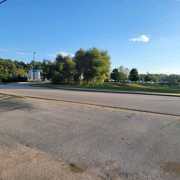 1713 Thrasher Pike, Hixson, TN à vendre - Photo de l’immeuble – Image 2 sur 3