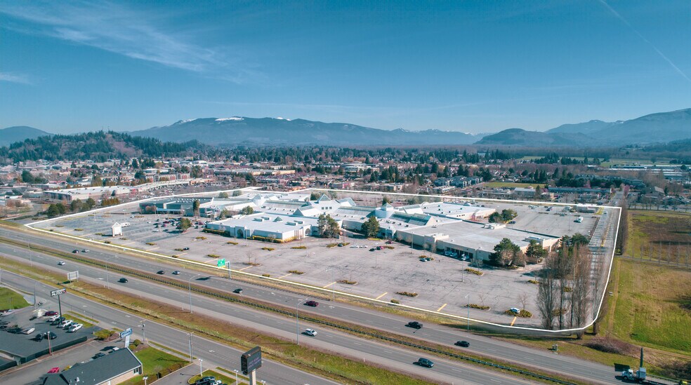 201 Cascade Mall Dr, Burlington, WA à louer - Photo de l’immeuble – Image 2 sur 2
