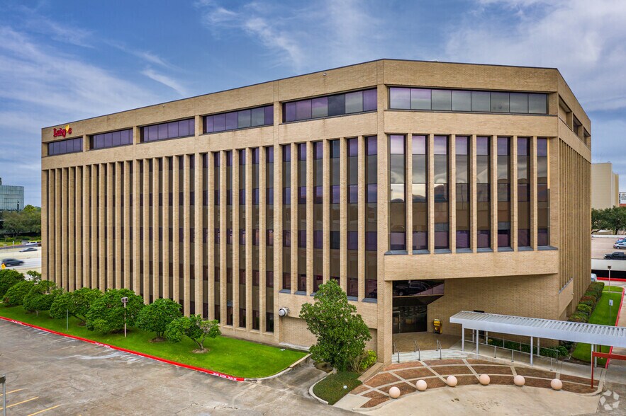 13111 Northwest Fwy, Houston, TX à louer - Photo de l’immeuble – Image 2 sur 11