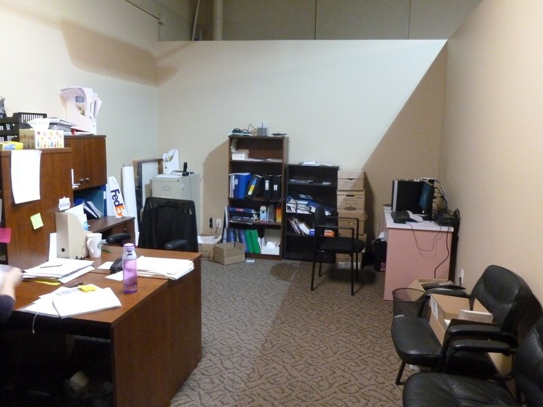 2319B Taylor Dr, Red Deer, AB à louer - Photo intérieure – Image 3 sur 8