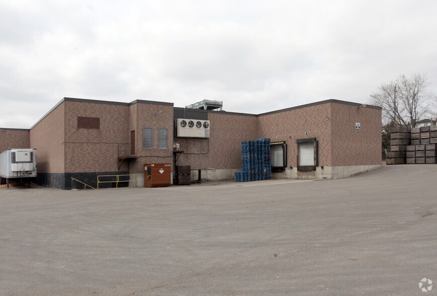 355 Dissette St, Bradford West Gwillimbury, ON à louer - Photo de l’immeuble – Image 2 sur 4