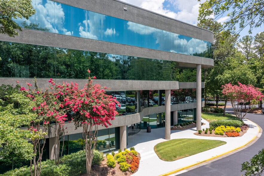 5555 Triangle Pky, Peachtree Corners, GA à louer - Photo de l’immeuble – Image 2 sur 6