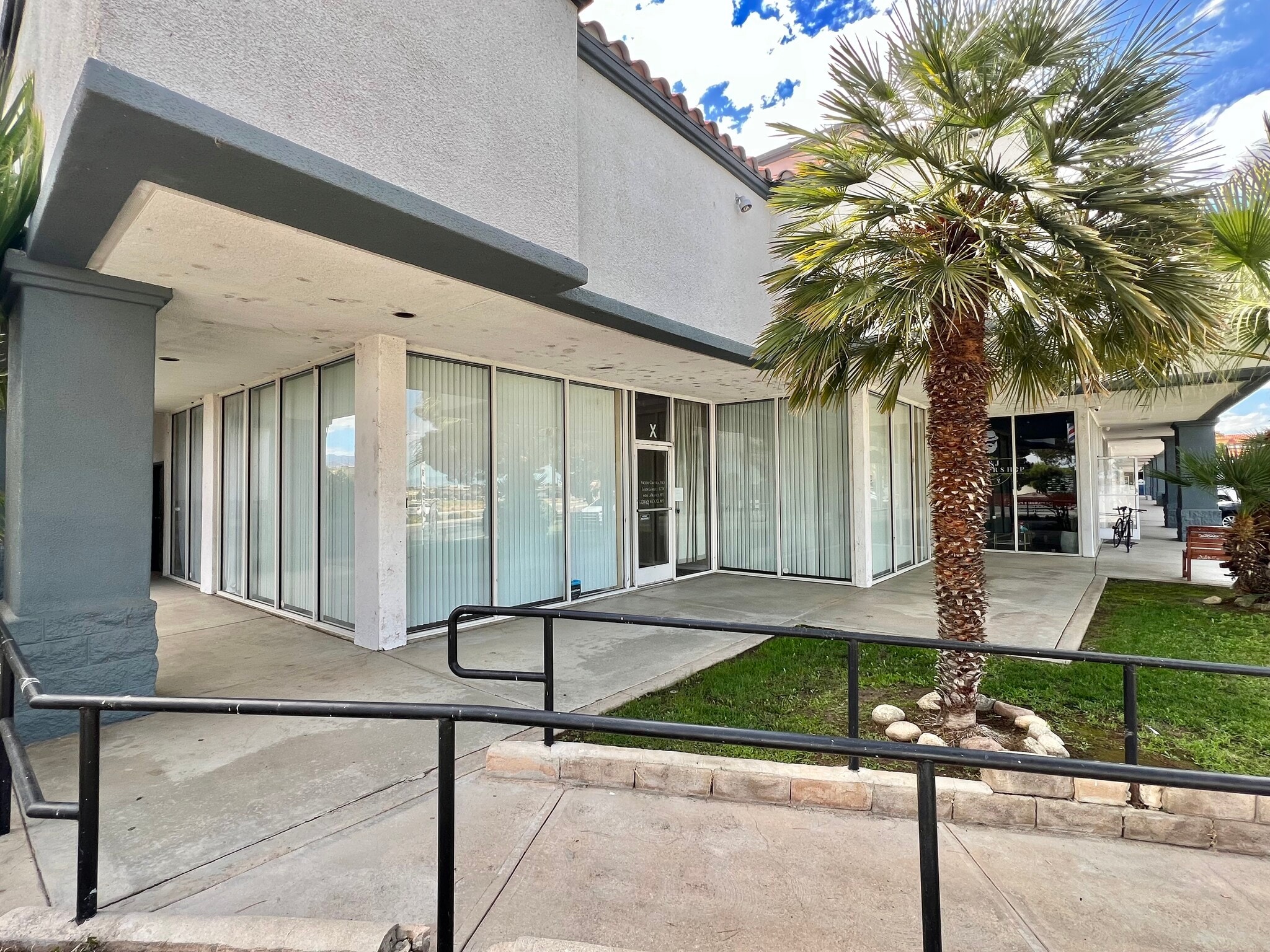 520-540 W Palmdale Blvd, Palmdale, CA à louer Photo intérieure– Image 1 sur 10