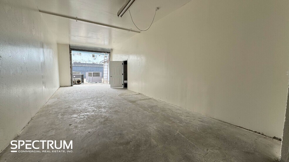 14743-14745 Arminta St, Van Nuys, CA à louer - Photo de l’immeuble – Image 3 sur 9
