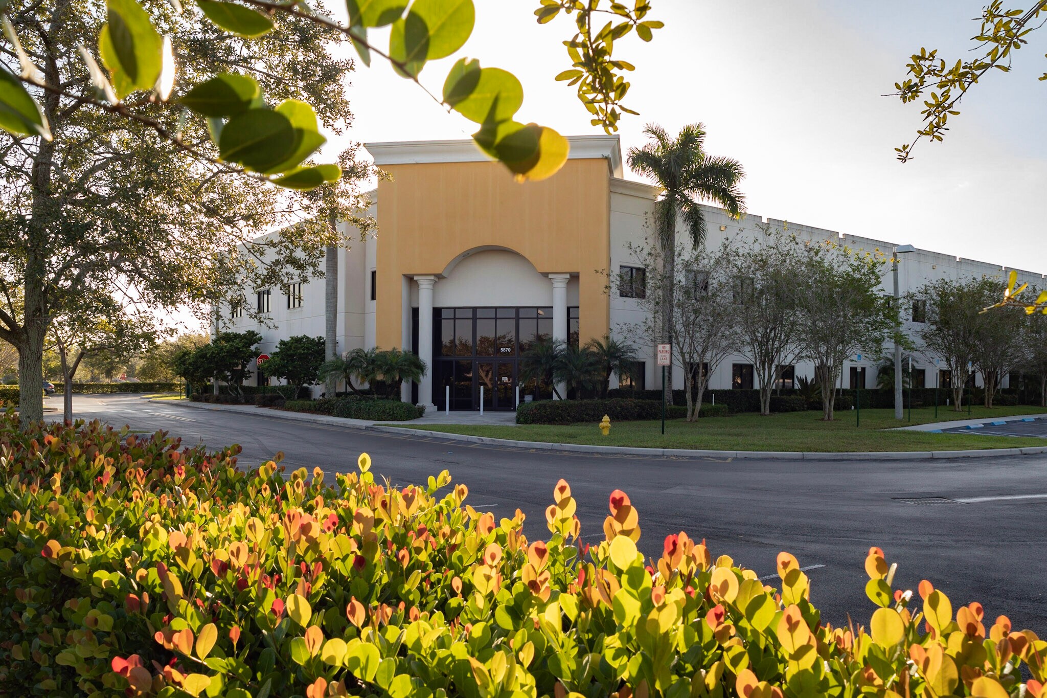 5870 N Hiatus Rd, Tamarac, FL à louer Photo principale– Image 1 sur 3