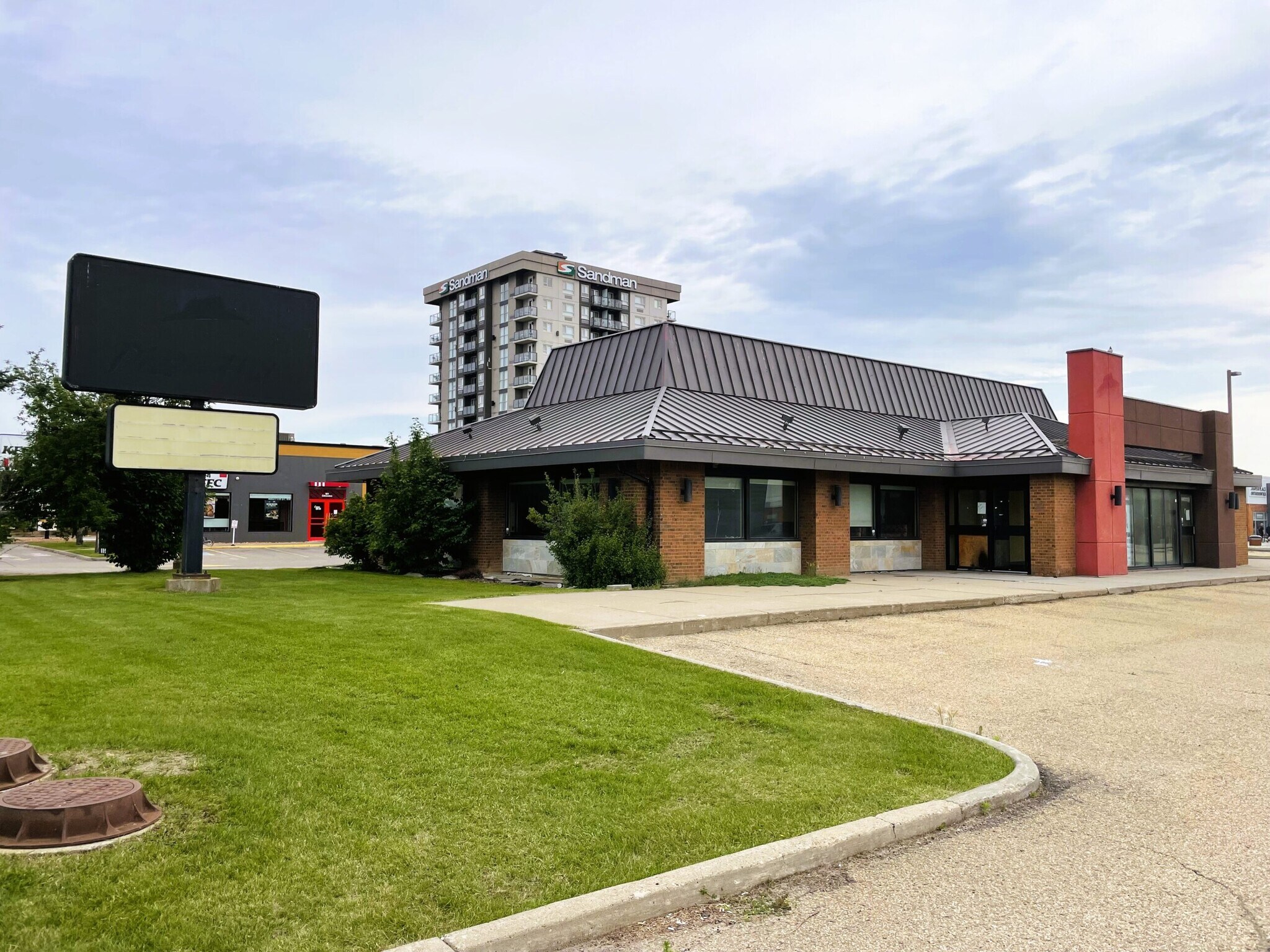 10011 178 St NW, Edmonton, AB à louer Photo principale– Image 1 sur 2