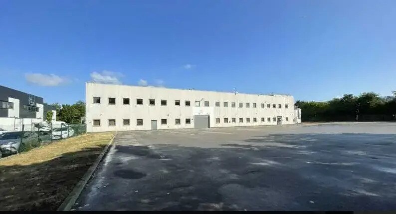 Local d’activités dans Roissy-en-France à louer - Photo de l’immeuble – Image 3 sur 13