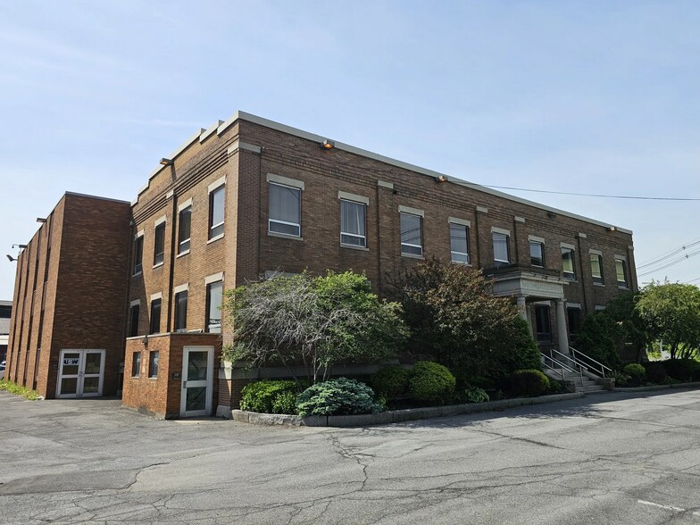 569 Bridge St, Syracuse, NY à vendre - Photo de l’immeuble – Image 2 sur 35