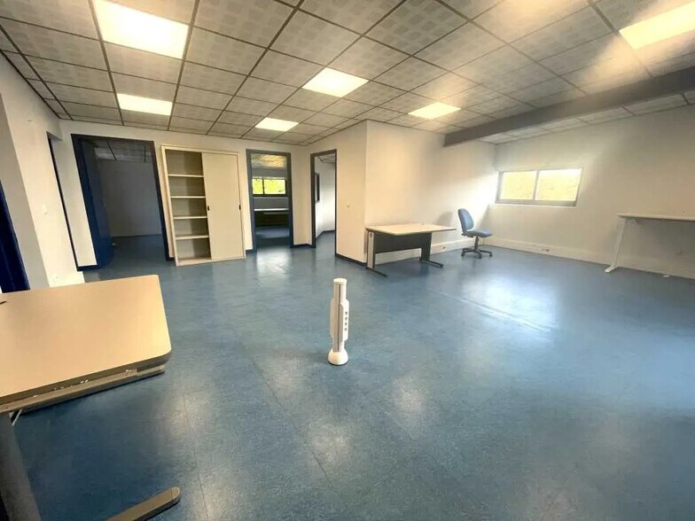 Bureau dans Chambly à louer - Photo de l’immeuble – Image 1 sur 8