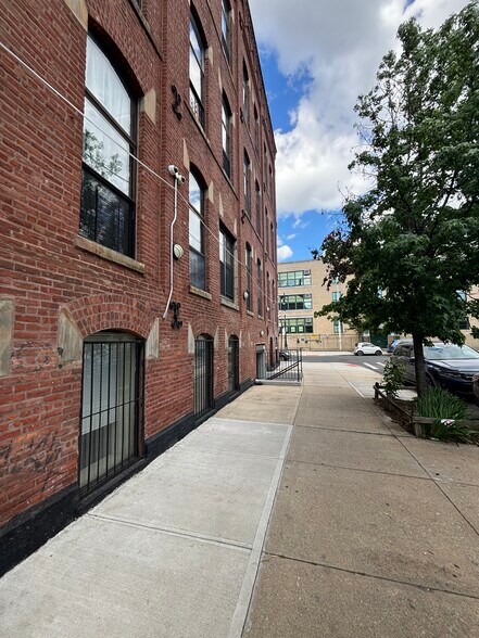 124 Stuyvesant Ave, Brooklyn, NY à louer - Photo de l’immeuble – Image 2 sur 5