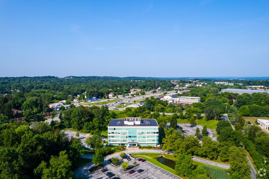 102 Pickering Way, Exton, PA à louer - Aérien – Image 2 sur 5
